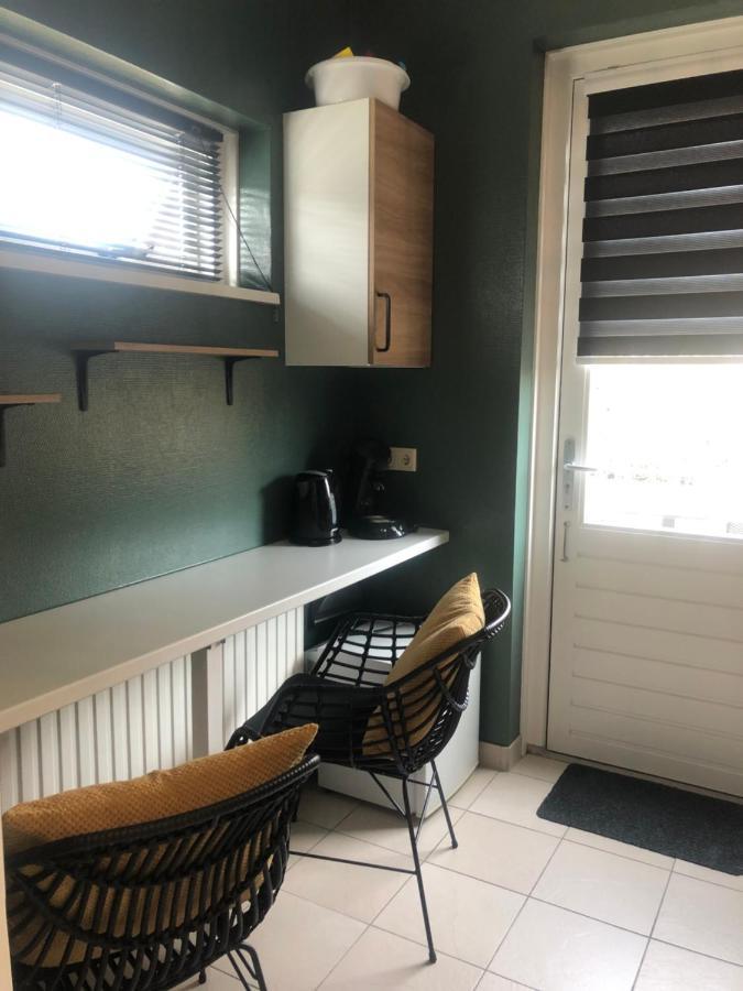 Nieboer Acomodação com café da manhã Vrouwenpolder Exterior foto